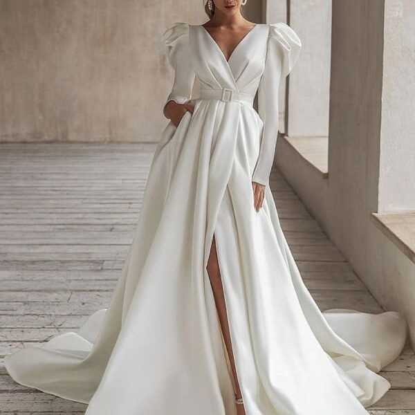 Vintage Wedding Dress White Bridal Dresses Long Sleeves Wedding Dress V Neck A Line With Train Bridal Gowns