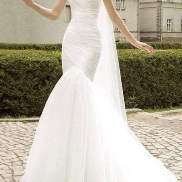 Wedding Dress Sweetheart Neck Sleeveless Pleated Court Train Bridal Gowns