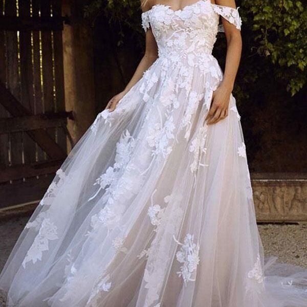 Short Sleeve A Line Wedding Dresses Off The Shoulde  Lace Appliqued Tulle Bridal Gown With Train