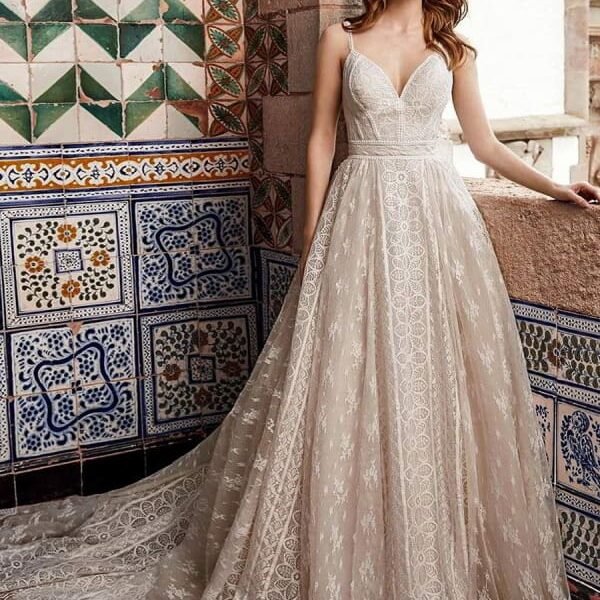 Wedding Gowns With Train V Neck Sleeveless Spaghetti Straps Lace Bridal Dresses