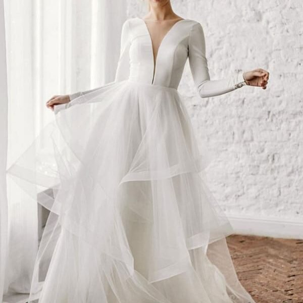 White A-Line Wedding Dresses Floor-Length Long Sleeves Tiered V-Neck Natural Waist Floor Length Bridal Gowns