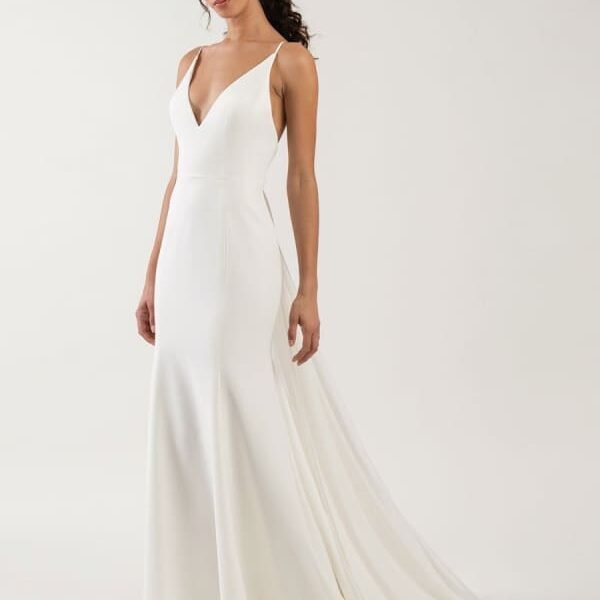 White Simple Wedding Dress Spaghetti Straps Satin V-Neck Sleeveless Ruffles Mermaid Bridal Dresses