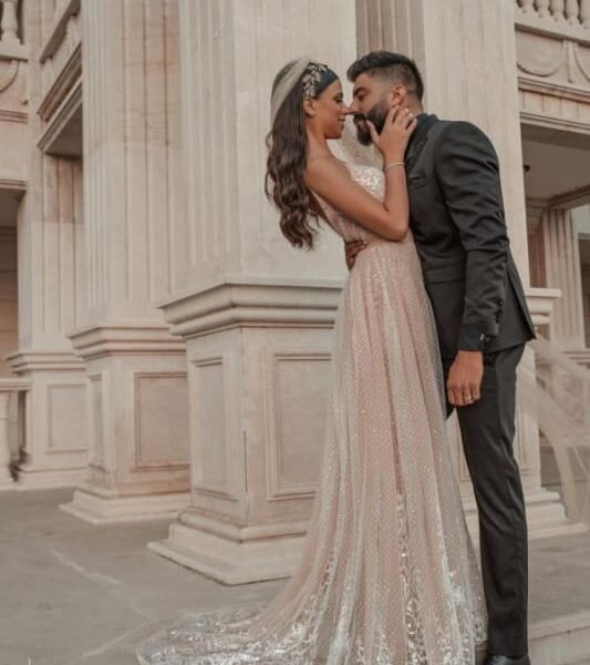 Chic Sleeveless V-Neck Party Dress Aline Backless Prom Dress with Lace Appliques