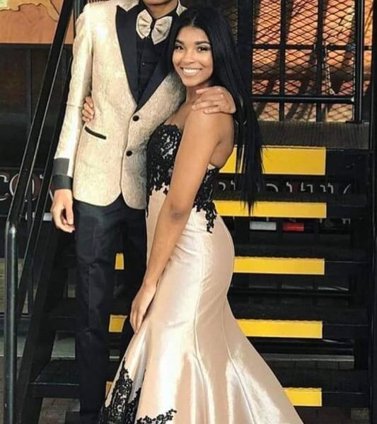 Graceful Black Lace Sleeveless Evening Long Prom Dresses