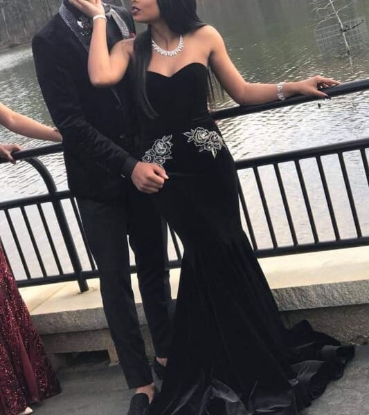 Luxury Sweetheart Sleeveless Lace Floor Length Prom Dresses