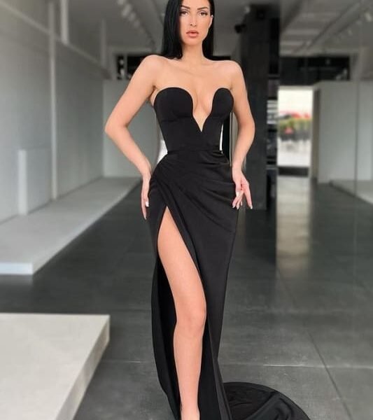 Sleeveless Sweetheart Sexy Sweep-Train Prom Dress with Front-Split